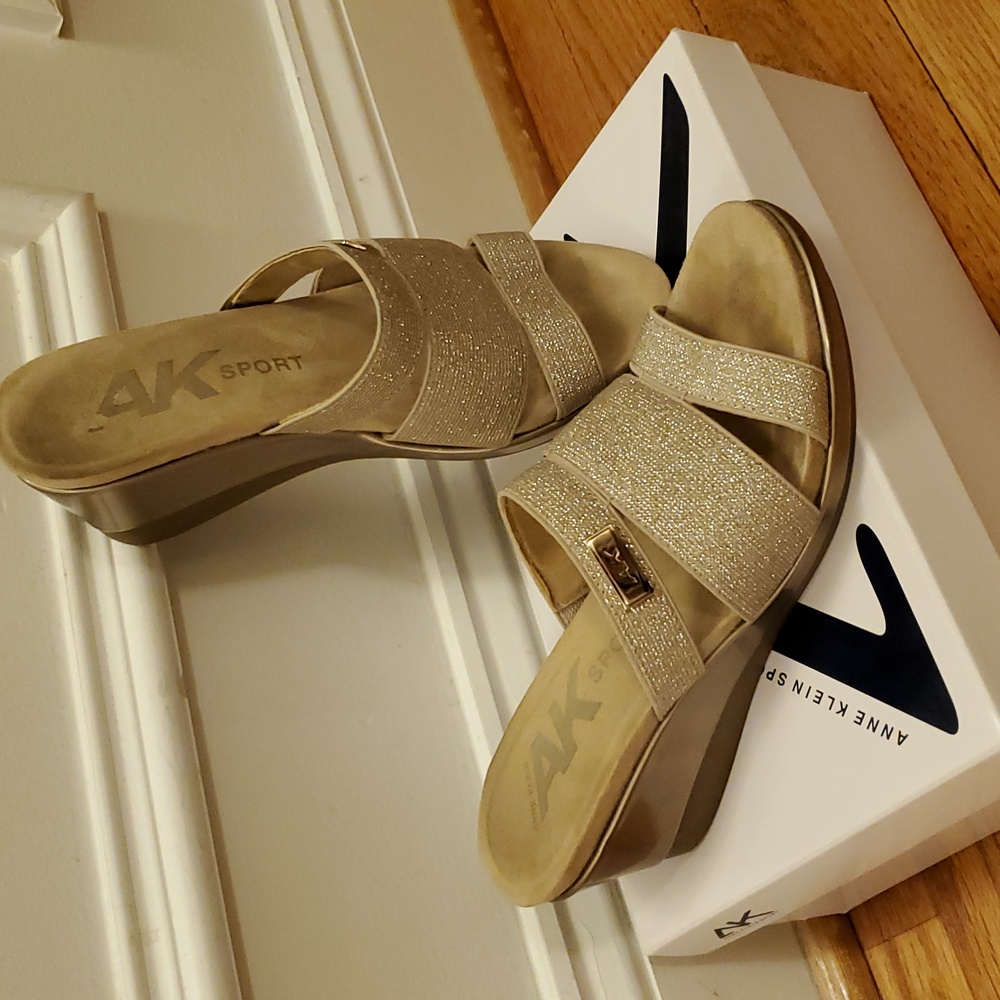 Anne Klein Women's Gold Sparkle Wedge Sandals Size 7